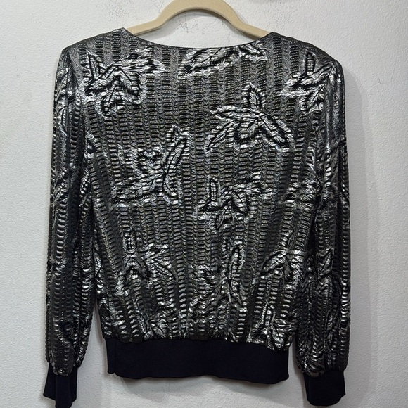 (A3)JUDY BOND PETITE,Vintage light sweater,Sz 4P
Black Golden Silver Long Sleeve - Picture 4 of 11